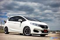 HONDA JAZZ GK จัดชุดแฮปปี้มิล
 ล้อ COSMIS TYPE R สเปค 15×7″ et+35
 รัดยางสปอร์ต …